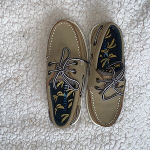 Island surf shoes good condition